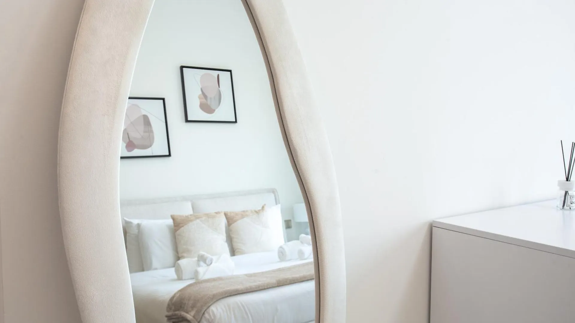 Prime Downtown Location 2Br Apt Burj Royale Дубай
