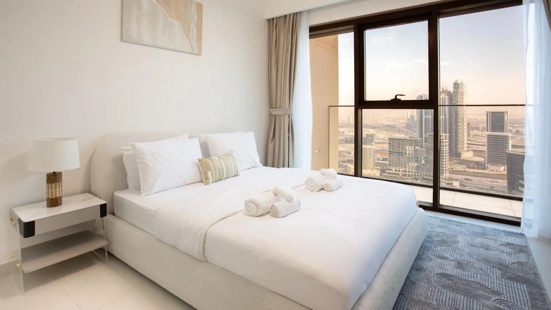 Prime Downtown Location 2Br Apt Burj Royale Дубай