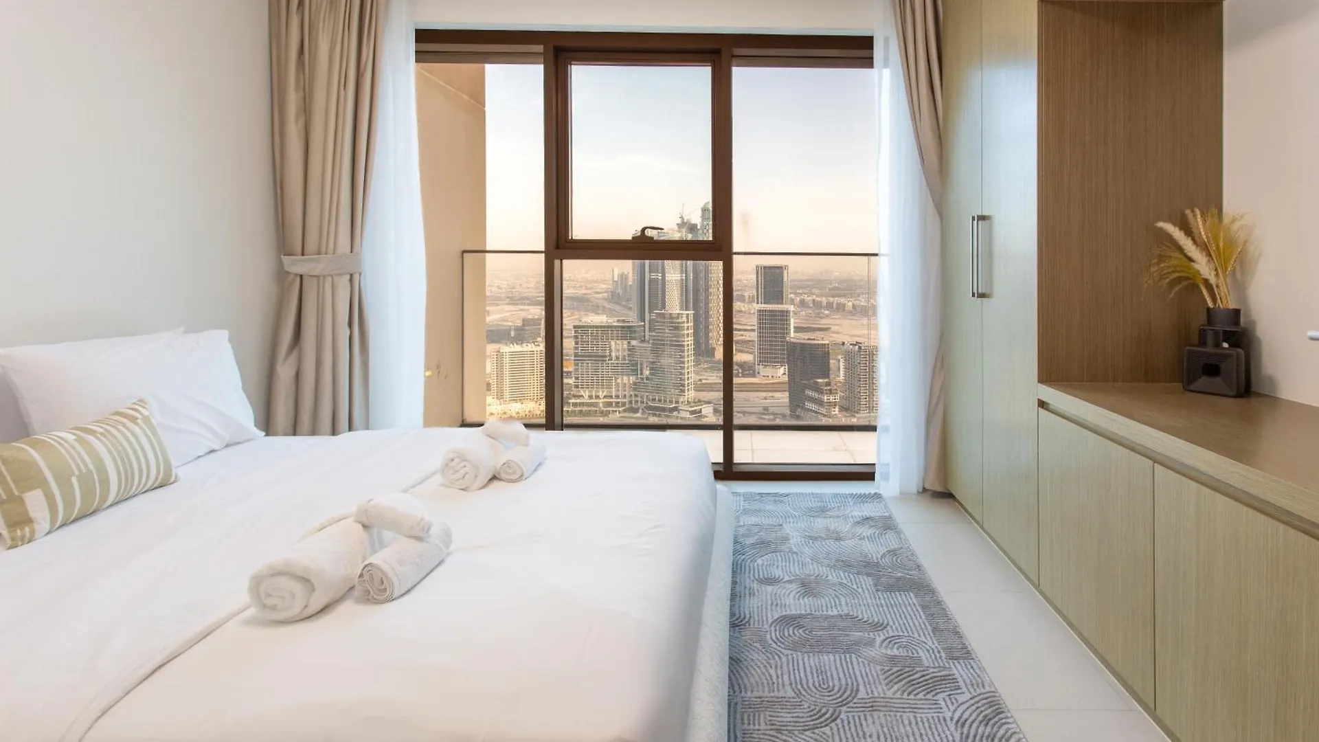Prime Downtown Location 2Br Apt Burj Royale Дубай Апартаменты