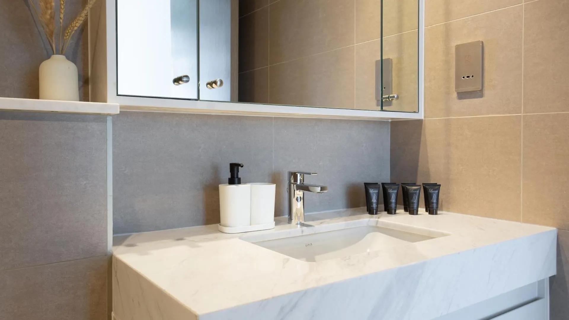 Prime Downtown Location 2Br Apt Burj Royale Дубай ОАЭ