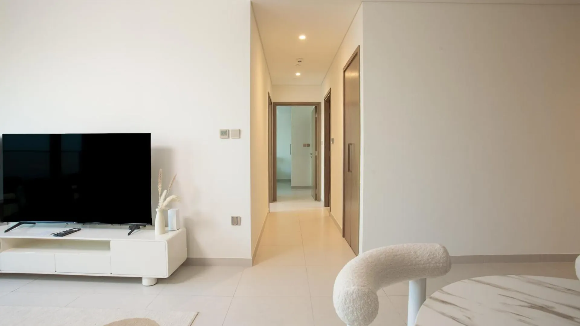 Prime Downtown Location 2Br Apt Burj Royale Дубай