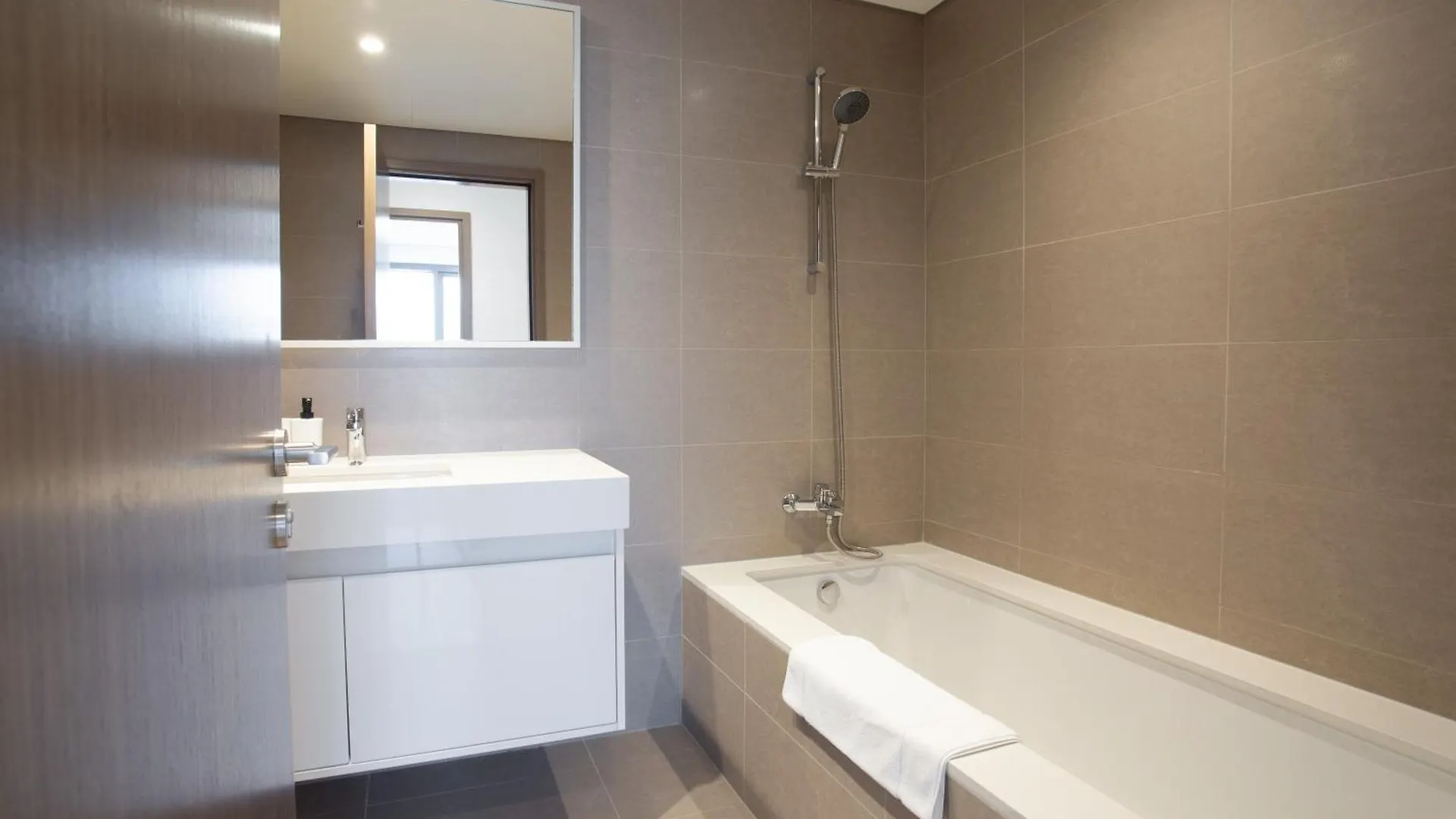Prime Downtown Location 2Br Apt Burj Royale Dubai Appartamento